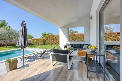 Villa mit Pool und Klimaanlage