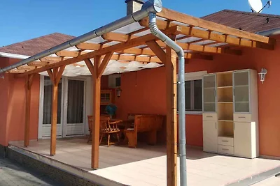 Ferienhaus mit Pool und Internet