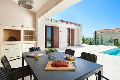 Villa mit Klimaanlage und Pool
