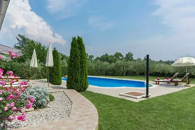 Villa mit Pool und Klimaanlage