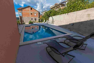 Ferienwohnung mit Pool und Meerblick