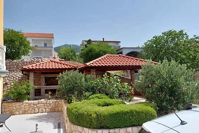 Ferienwohnung mit Terrasse und Grill