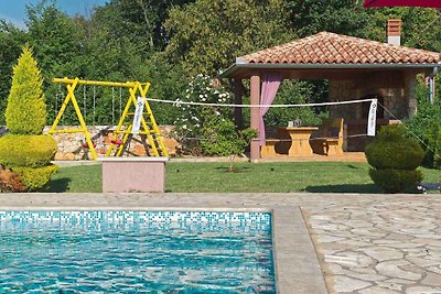Ferienhaus mit Pool und Garten