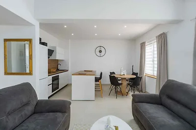 Ferienwohnung mit Klimaanlage und Balkon