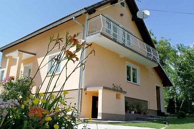 Ferienhaus mit Balkon und Parkplatz