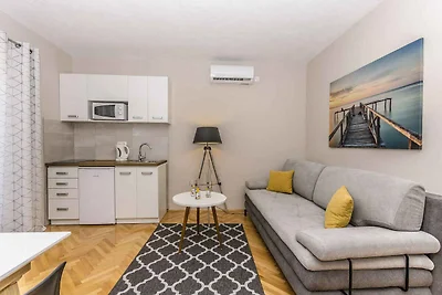 Ferienwohnung mit Klimaanlage und Balkon in