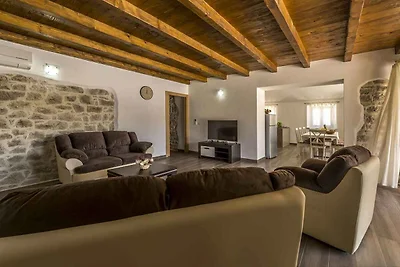 Villa mit Pool und Garten