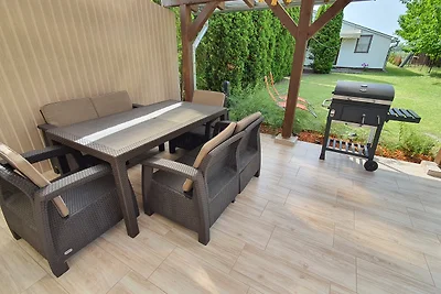 Ferienhaus mit Terrasse und Grill