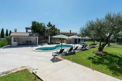 Villa mit Klimaanlage und Pool