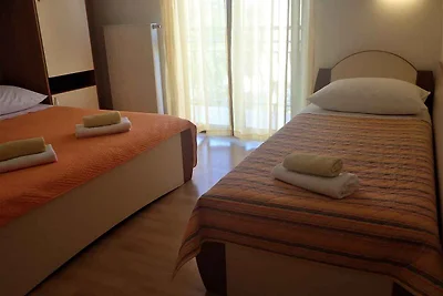 Ferienwohnung mit Klimaanlage und Balkon