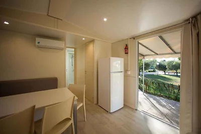 Mobilehome mit Parkplatz und Klimaanlage
