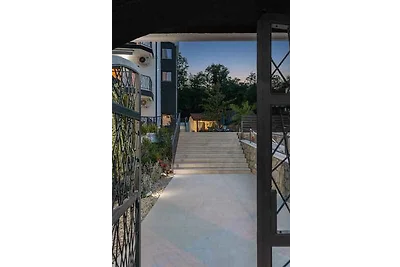 Ferienwohnung mit Pool und Meerblick
