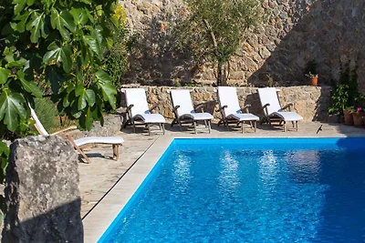 Villa mit Pool und Meerblick