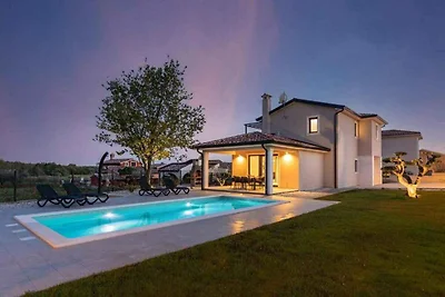 Ferienhaus mit Pool und schöner überdachter