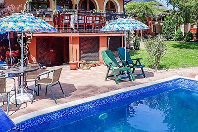 Ferienhaus mit Pool und Planschbecken