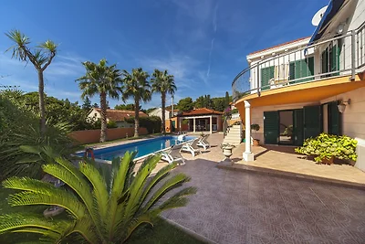 Villa mit Meerblick und Pool