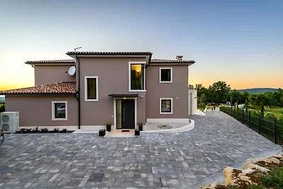 Villa mit Pool und Meerblick