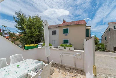 Charmante Ferienwohnung Teresa in Seget Vranj