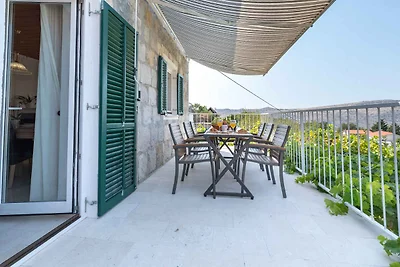 Ferienhaus mit Pool und Grill