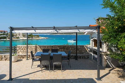 Ferienhaus mit Terrasse und Grill