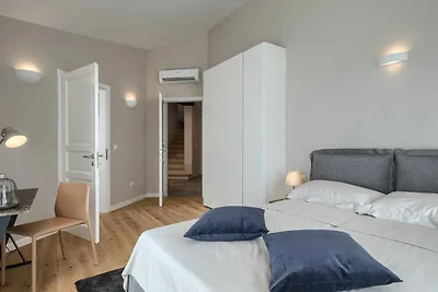 Villa mit Pool und gepflegtem Garten