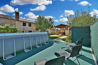 Ferienhaus mit Pool und Klimaanlage
