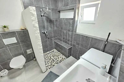 Ferienwohnung mit Blalkon und Klimaanlage