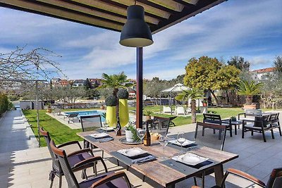 Ferienhaus mit Pool und Grill, am Meer