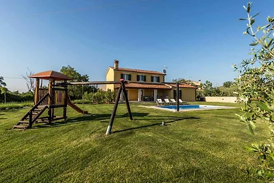 Villa mit Pool und Klimaanlage