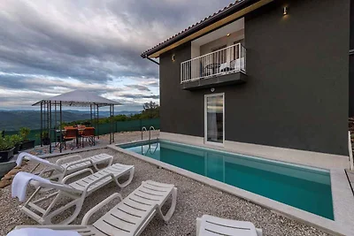 Villa mit einer schönen Aussicht auf den Flus