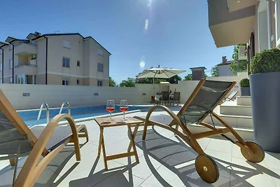 Ferienhaus mit Pool und Klimaanlage