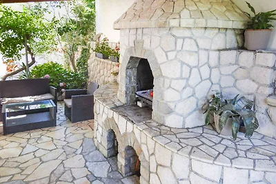 Komfortable Ferienwohnung Nikolina J mit Meer