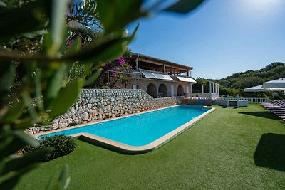 Ferienwohnung mit Pool und Meerausblick