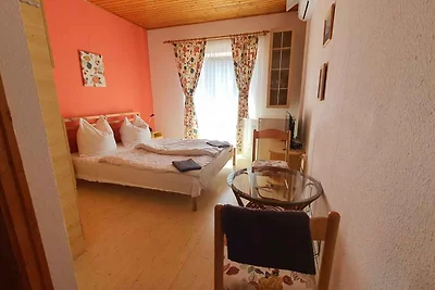 Ferienzimmer mit Pool Internet und