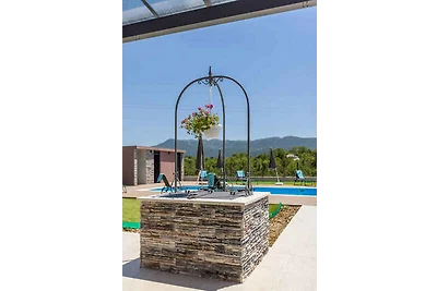 Ferienhaus mit Pool und Klimaanlage