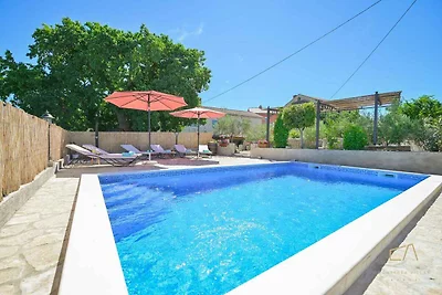 Villa mit Pool und Klimaanlage
