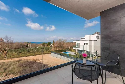 Villa mit Pool in Strandnähe