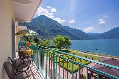 Ferienwohnung mit Balkon und Seeblick