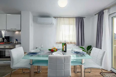 Ferienwohnung mit Garten und Klimaanlage