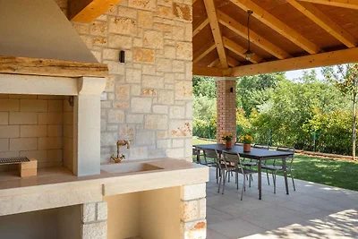 Villa mit Pool und Garten