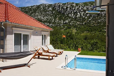 Villa mit grossem Aussenpool