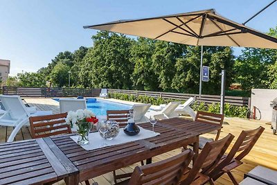 Ferienwohnung mit Pool und Meerblick