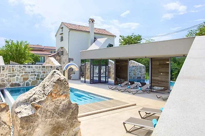 Villa mit Innen- und Aussenpool