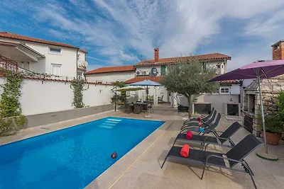 Ferienhaus mit Aussenpool