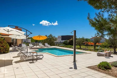 Villa mit Pool, Klimaanlage, Fitness und