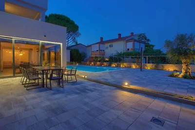 Villa nur 200 m vom Zentrum entfernt
