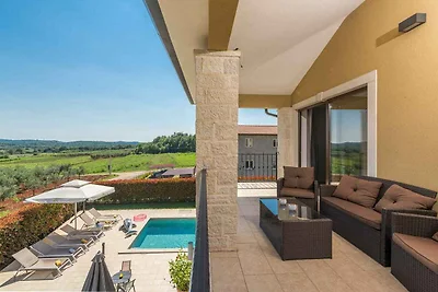 Villa mit Pool und Klimaanlage