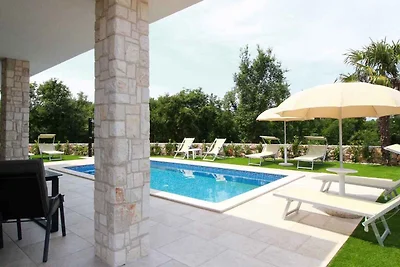 Villa mit Klimaanlage und Pool