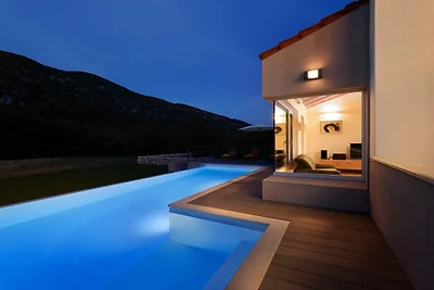 Villa mit Aussenpool