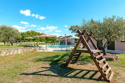 Villa mit Pool und Klimaanlage
